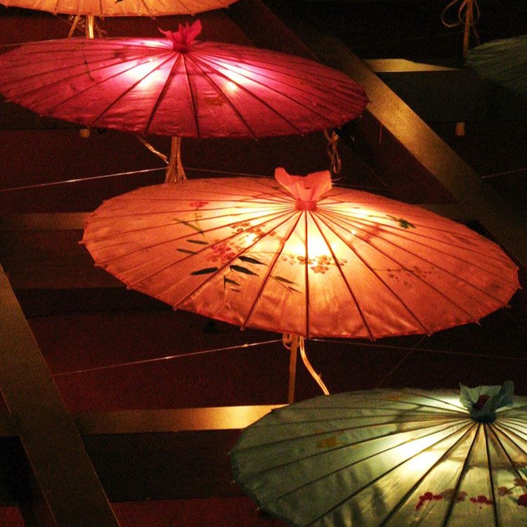 Зонтикик ночью